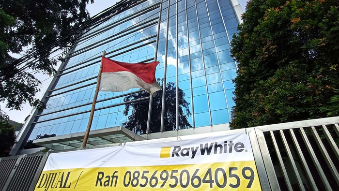 Dampak Pandemi COVID-19, Hotel dan Gedung Banyak Dijual Pengusaha di sektor perhotelan dan gedung mulai angkat tangan dengan pandemi COVID-19.Banyak dari gedung dan hotal yang ditawarkan untuk dijual