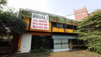 Mereka bukan hanya menutup operasional, melainkan menjual aset properti.