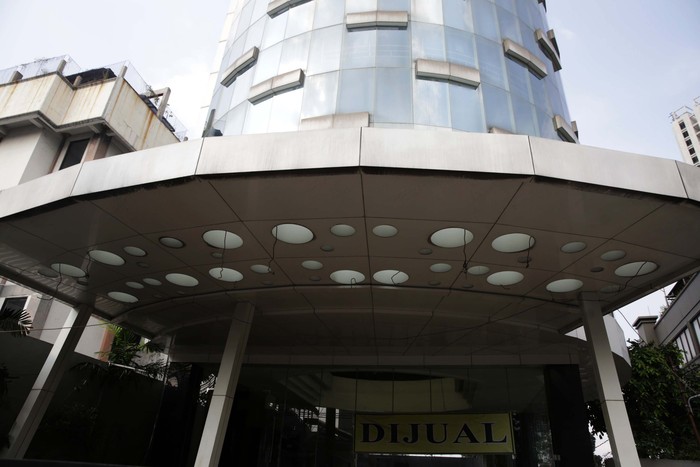 Dampak Pandemi COVID-19, Hotel dan Gedung Banyak Dijual Pengusaha di sektor perhotelan dan gedung mulai angkat tangan dengan pandemi COVID-19.Banyak dari gedung dan hotal yang ditawarkan untuk dijual