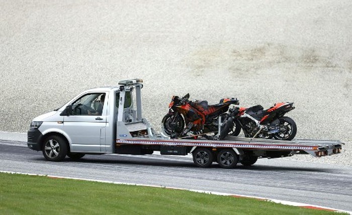The motorbikes of Aprilia Italian rider Lorenzo Savadori and KTM Spanish rider Dani Pedrosa are transported from the race track following a crash after the start of the Styrian Motorcycle Grand Prix at the Red Bull Ring race track in Spielberg, Austria on August 8, 2021. (Photo by ERWIN SCHERIAU / APA / AFP) / Austria OUT