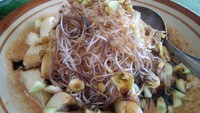 Terletak di Jalan Kalilio No.15, Jakarta Pusat atau tepatnya di sebelah gedung pertunjukan wayang Purwa Bharata, Ketoprak Purwa Bharata disajikan dengan sate ampela dan sate kulit sebagai pelengkap. Buka mulai pukul 17.00 - 23.00, seporsi ketoprak yang lezat dan lengkap di sini hanya dibanderol sebesar Rp12 ribu saja. Foto: Istimewa