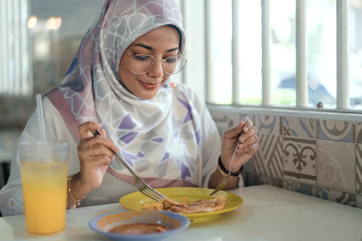 Ikuti Adab Makan dalam Islam Agar Kenyang dan Berlimpah Pahala