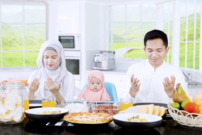 Ikuti Adab Makan dalam Islam Agar Kenyang dan Berlimpah Pahala