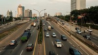 Pemerintah mengevaluasi sejumlah aspek mulai dari laju penularan COVID-19 hingga kondisi masyarakat. Selain itu, kondisi sosial ekonomi masyarakat juga menjadi indikator penting dalam diperpanjang tidaknya PPKM level 4.