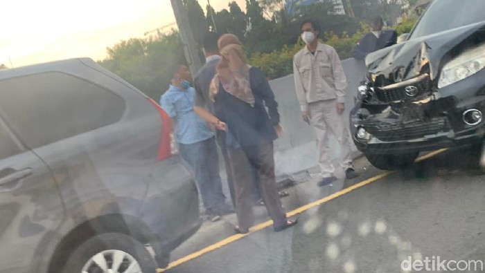 Kecelakaan beruntun di Jagorawi, Senin (9/8) pagi