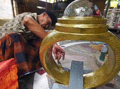 Replika Cincin Kalimaya Ukuran Jumbo Ini dari Barang Bekas Lho...