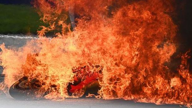 A motorbike is seen on fire following a crash involving Aprilia Italian rider Lorenzo Savadori and KTM Spanish rider Dani Pedrosa after the start of the Styrian Motorcycle Grand Prix at the Red Bull Ring race track in Spielberg, Austria on August 8, 2021. (Photo by Joe Klamar / AFP)