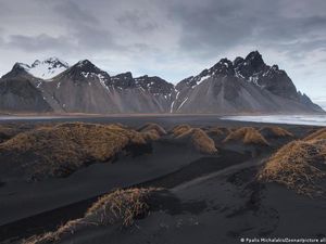 Mengubah Karbondioksida Menjadi Batu di Islandia