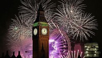 Bangunan ikonik lain di Kota London yang tak kalah populer adalah Big Ben. Jam raksasa ini diketahui selesai dibangun pada tahun 1859. Terkenal dengan keakuratannya, teknologi jam Big Ben ini dirancang oleh pembuat jam Edmund Beckett Denison dan astronom George Airy. Sementara itu, pembuatan jam diserahkan pada pakar pembuat jam Edward John Dent yang kemudian dilanjutkan putranya Frederic Dent. Pada 31 Mei 1859, jam raksasa yang memiliki tinggi 97 meter dan menjadi ikon Kota London itu pertama kali beroperasi. Dan Kitwood/Getty Images.