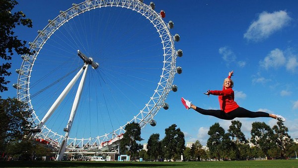 Bangunan ikonik lain yang tak kalah populer adalah London Eye. Seperti landmark lainnya, London Eye juga jadi objek wisata yang wajib dijadikan latar berfoto jika berwisata ke London. Bryn Lennon/Getty Images for USOC. Bangunan ikonik lain yang tak kalah populer adalah London Eye. Seperti landmark lainnya, London Eye juga jadi objek wisata yang wajib dijadikan latar berfoto jika berwisata ke London. Bryn Lennon/Getty Images for USOC.