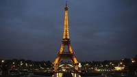 Salah satu bangunan ikonik di Kota Paris ini dibangun untuk menjadi pusat perhatian saat event 1889 Worlds Fair di Paris. Dengan ketinggian mencapai 300 meter, Menara Eiffel sempat memegang gelar bangunan tertingi di dunia selama empat dekade. Rekornya ini kemudian dipatahkan oleh Chrysler Building di New York yang pembangunannya selesai pada tahun 1930. Antoine Antoniol/Getty Images.