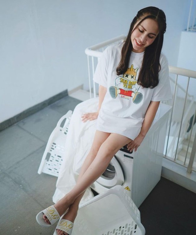 Menikah dengan pengusaha bernama Nicola Reza Samudra membuat kehidupan Momo dikelilingi dengan kemewahan. Sebelumnya Momo juga sempat menjadi sorotan usai memamerkan liburan singkatnya bersama keluarga dengan menggunakan jet pribadi. Foto: Instagram/@therealmomogeisha