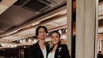 Gaya Nikita Mirzani Saat Makan Steak Berlapis Emas dan Jajan Es Krim