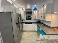 Sebuah rumah kecil kontrakan atau sewaan sekarang menjadi tempat tinggal triliuner Elon Musk. Seperti apa wujud interior atau bagian dalamnya?