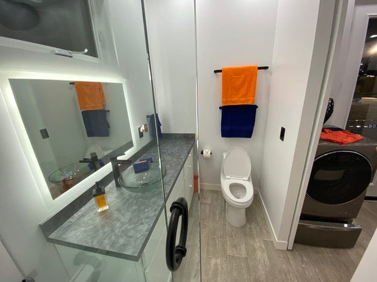 Orang Kaya Dunia Mau Tinggal di Rumah Mungil Rp 718 Juta, Ini Fotonya Sebuah rumah kecil kontrakan atau sewaan sekarang menjadi tempat tinggal triliuner Elon Musk. Seperti apa wujud interior atau bagian dalamnya?