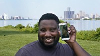 Tapi karena kebijakan tersebut, Harrison harus berkendara empat jam dari rumahnya di Windsor, Ontario ke Bandara Toronto untuk terbang ke Detroit untuk bertemu dengan Quintin. Dia juga harus karantina selama dua minggu. (AP)