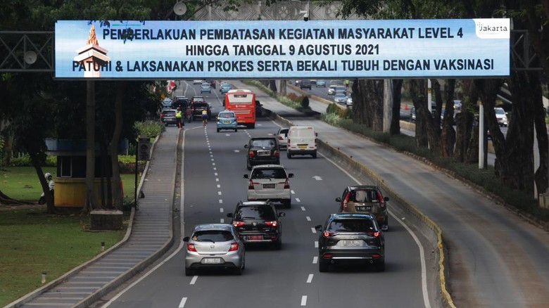 PERPANJANGAN PPKM DI JAKARTA Jalan Sudirman PPKM