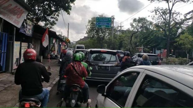 Perpanjangan PPKM Level 4 Masih Teka-teki, Warga Bosan Terobos Kemacetan