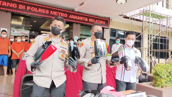 Polisi tangkap komplotan pencurian spion di Jakarta Selatan (Karin Nur Secha/detikcom)