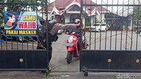 Selain kantor DPU PR Banjarnegara, kantor PT Bumi Rejo juga dijaga ketat petugas polisi. Gerbang kantor yang juga berada di jalan Panjaitan Banjarnegara ditutup. Diberitakan sebelumnya, Plt Juru Bicara KPK, Ali Fikri, mengungkap KPK mulai mengusut kasus dugaan korupsi terkait pengadaan pada Dinas PUPR Pemkab Banjarnegara tahun 2017-2018. KPK menyebut ada dugaan gratifikasi dalam proses pengadaan di Pemkab Banjarnegara. Ali belum menjelaskan siapa tersangka dalam kasus ini. Dia mengatakan pengumuman tersangka segera dilakukan.