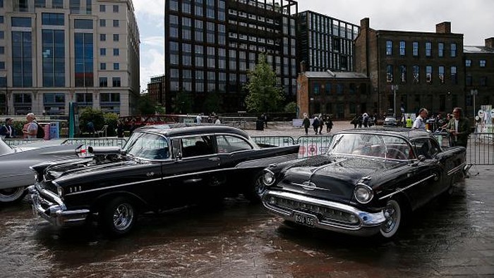 Beragam mobil klasik terparkir di Granary Square, London. Kehadiran mobil-mobil klasik itu untuk meriahkan acara The Classic Car Boot Sale. Penasaran? Lihat yuk