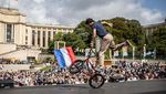 Momen Warga Paris Tumpah Ruah Sambut Olimpiade 2024