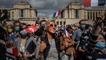 Momen Warga Paris Tumpah Ruah Sambut Olimpiade 2024