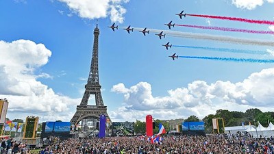 Momen Warga Paris Tumpah Ruah Sambut Olimpiade 2024