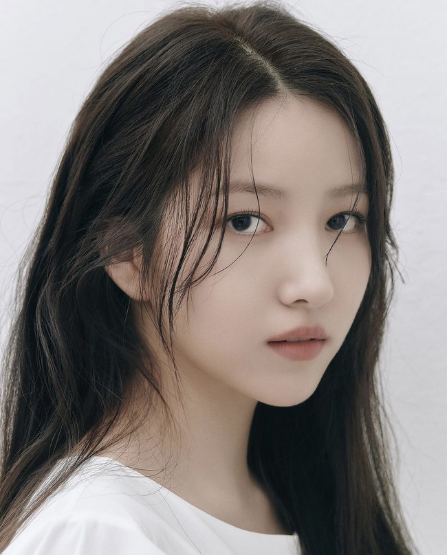 “Tolong tunjukkan banyak dukungan pada karier Kim So Jung saat dia melakukan promosi secara aktif di masa depan,” tulis pihak IOK Company dalam pernyataan resmi. Foto: Instagram onedayxne