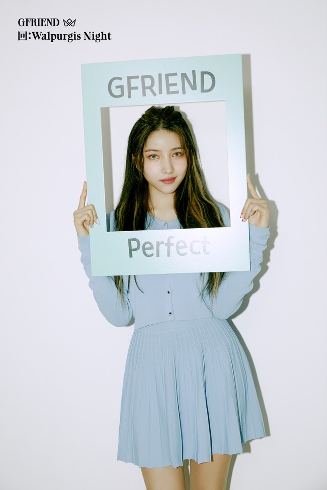 Sowon eks GFRIEND telah menandatangani kontrak eksklusif dengan IOK Company. Ia akan fokus berakting dan memilih untuk mengganti nama panggungnya. Foto: Source Music