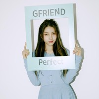 Sowon eks GFRIEND telah menandatangani kontrak eksklusif dengan IOK Company. Ia akan fokus berakting dan memilih untuk mengganti nama panggungnya. Foto: Source Music