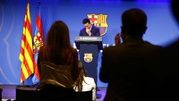 Messi meraih 6 kali gelar Pemain Terbaik Dunia bersama Barcelona.