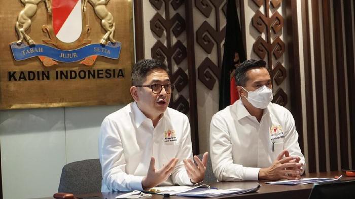 Umumkan Pengurus KADIN Ketua Umum Kamar Dagang dan Industri (Kadin) Indonesia Arsjad Rasjid (kiri) didampingi Ketua Dewan Pertimbangan Kadin Anindya Bakrie. Mengumumkan jajaran pengurus Kadin periode 2021-2026, yang telah telah disusun bersama, di Jakarta, Senin (9/9/2021). Arsjad mengharapkan susunan kepengurusan ini semakin mempererat organisasi menjadi satu
kesatuan yang kuat dan mampu secara bersama-sama memajukan Kadin demi menumbuhkan perekonomian.