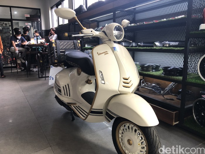 Melihat Langsung Wujud Mewah Vespa 946 Christian Dior yang Laku Rp 1,35