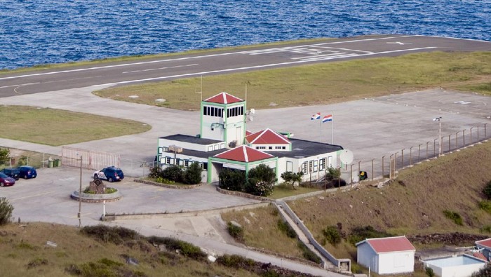 Bandara Juancho E. Yrausquin di Saba, Karibia