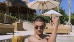 Gaya Keren Adam Rosadi, Pacar Baru Agnez Mo saat Jajan Pizza