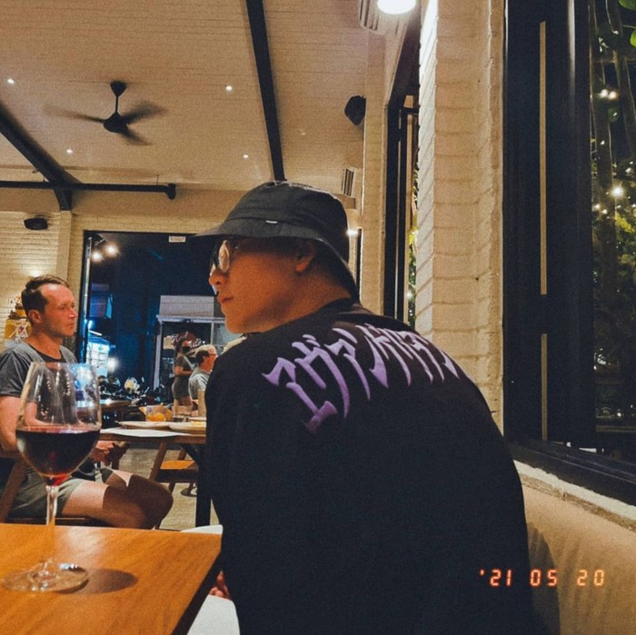 Gaya Keren Adam Rosadi, Pacar Baru Agnez Monica saat Jajan Pizza