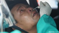 Angka total tes Indonesia pun masih jauh dibandingkan dengan Amerika Serikat, China, dan India yang memiliki populasi besar. Dengan populasi 276,7 juta orang, total tes di Indonesia hingga Minggu (8/8) lalu sebanyak 28,07 juta.