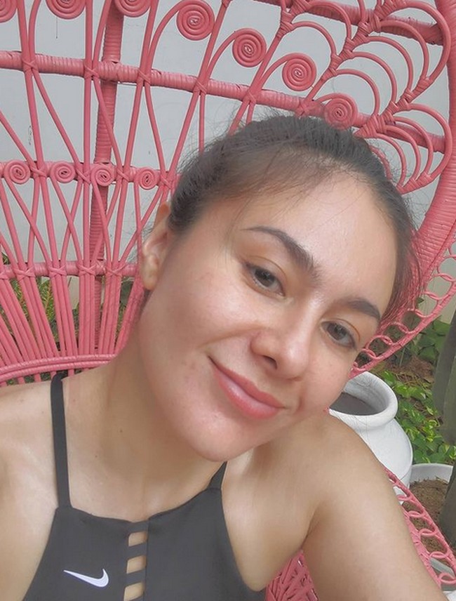 Wulan Guritno, aktris 41 tahun ini bukan tipe wanita yang suka dengan makeup heboh. Dia bahkan tidak ragu pamer foto selfie tanpa makeup. Beginilah wajah ibu tiga anak itu tanpa mengenakan riasan wajah. Foto: Instagram