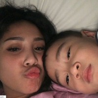 Nagita Slavina tetap cantik meski tidak menggunakan riasan. Foto: Instagram