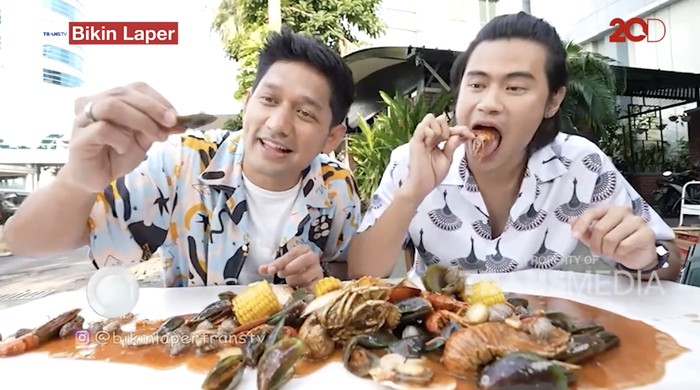 Bikin Laper! Ibnu Jamil dan Mike Ethan Mukbang Seafod Seember