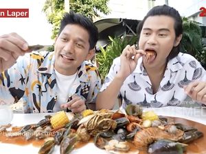 Bikin Laper! Ibnu Jamil dan Mike Ethan Mukbang Seafood Seember