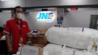 Kolaborasi pengiriman hingga menjangkau luar jabodetabek dilakukan bersama jasa ekspedisi JNE.