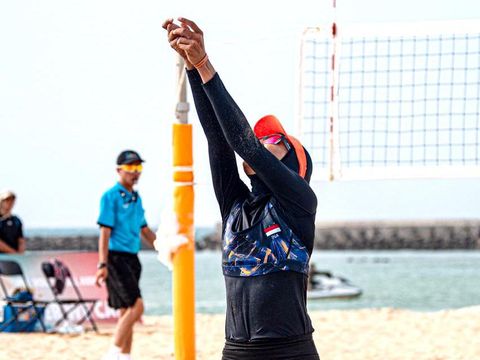 Dhita Juliana atlet voli pantai.
