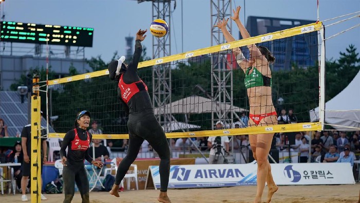 Dhita Juliana atlet voli pantai.