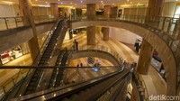Pantauan Detikcom di Kuningan City Mall, Selasa (10/8/2021) nampak sejumlah tenant telah buka kembali.  