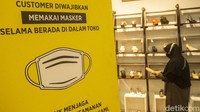 Barang-barang seperti sepatu, pakaian, hingga mainan tak luput dari diskon.  