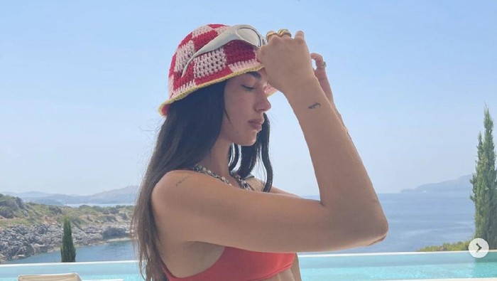 5 Tips Gaya Hidup Sehat ala Dua Lipa, Bikin Bugar dan Mudah Ditiru