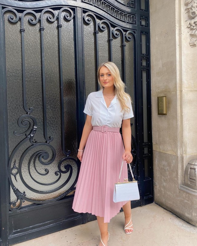 Bisa dilihat jika selama di Paris, ia memanfaatkan waktu untuk jalan-jalan dan foto OOTD dengan pemandangan cantik. Foto: Instagram @edenmorrissey