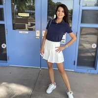 Dalam unggahannya di Instagram, Farah Quinn mengatakan saat menemani Armand Quinn ke sekolah, pihak sekolah sempat mengiranya sebagai siswi. “Waktu Mamong anterin Kakak untuk jemput gadget sekolah, hampir dikasih 2 set karena gurunya kira Mamong juga siswi disana,” tulis Farah yang dipanggil Mamong oleh anaknya. Foto: Dok. Instagram @ farahquinnofficial